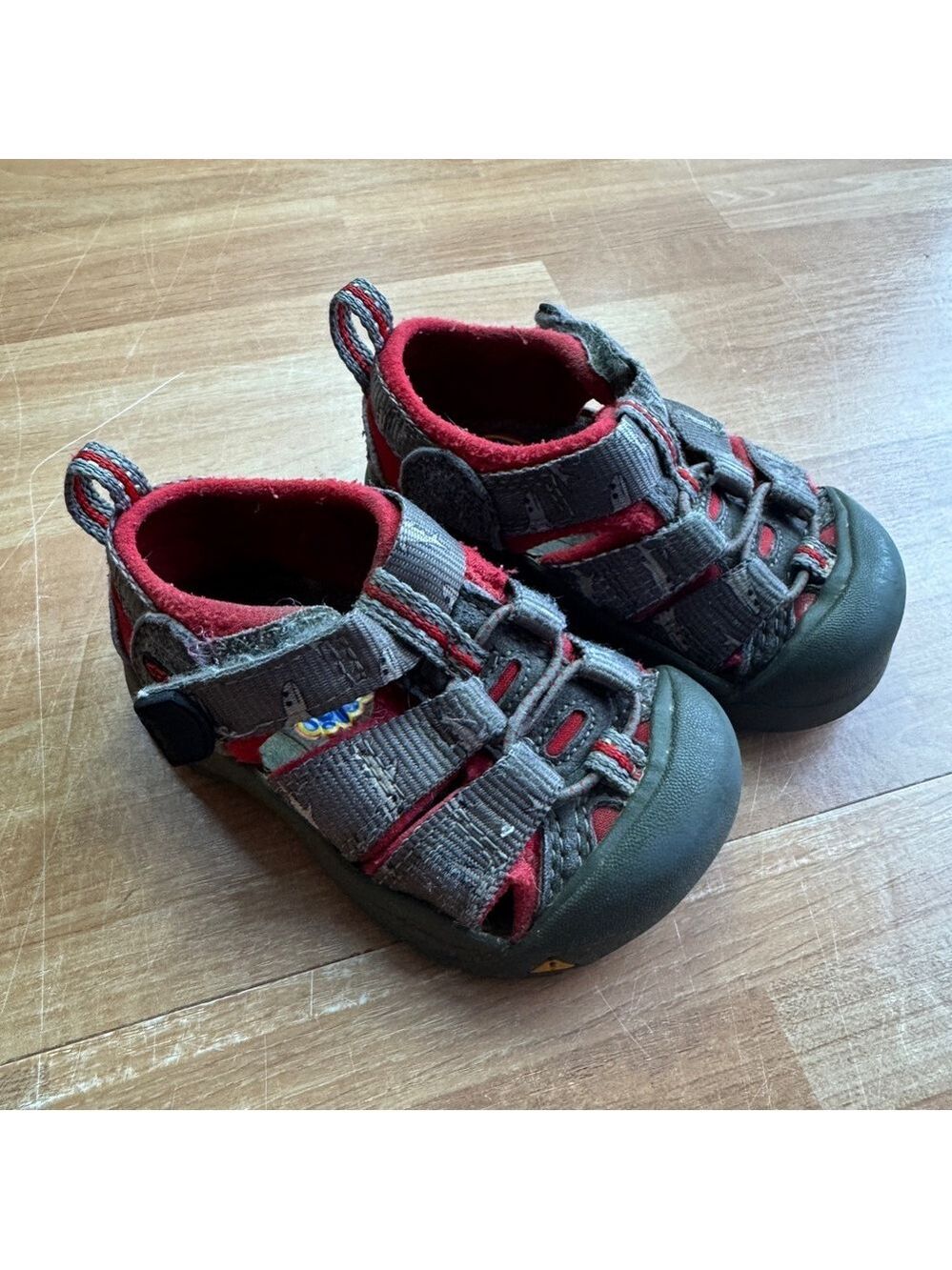 KEEN Kids' Newport H2 water sandals shark print